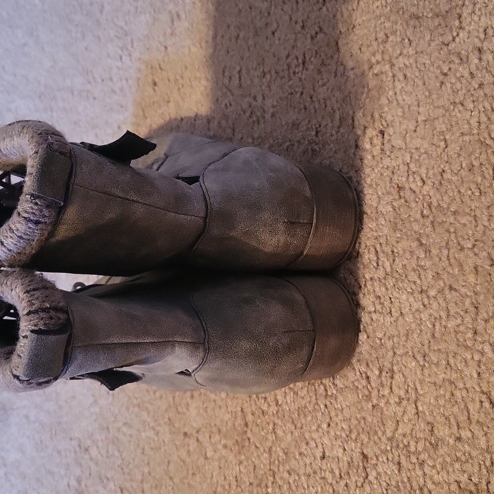 Boots - Picture 3 of 4